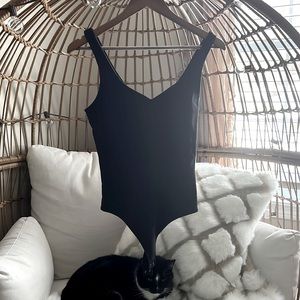 Abercrombie size small vnevk bodysuit in black